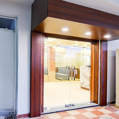 Super Townhouse Kaikhali Near Airport Kalkutta Kültér fotó