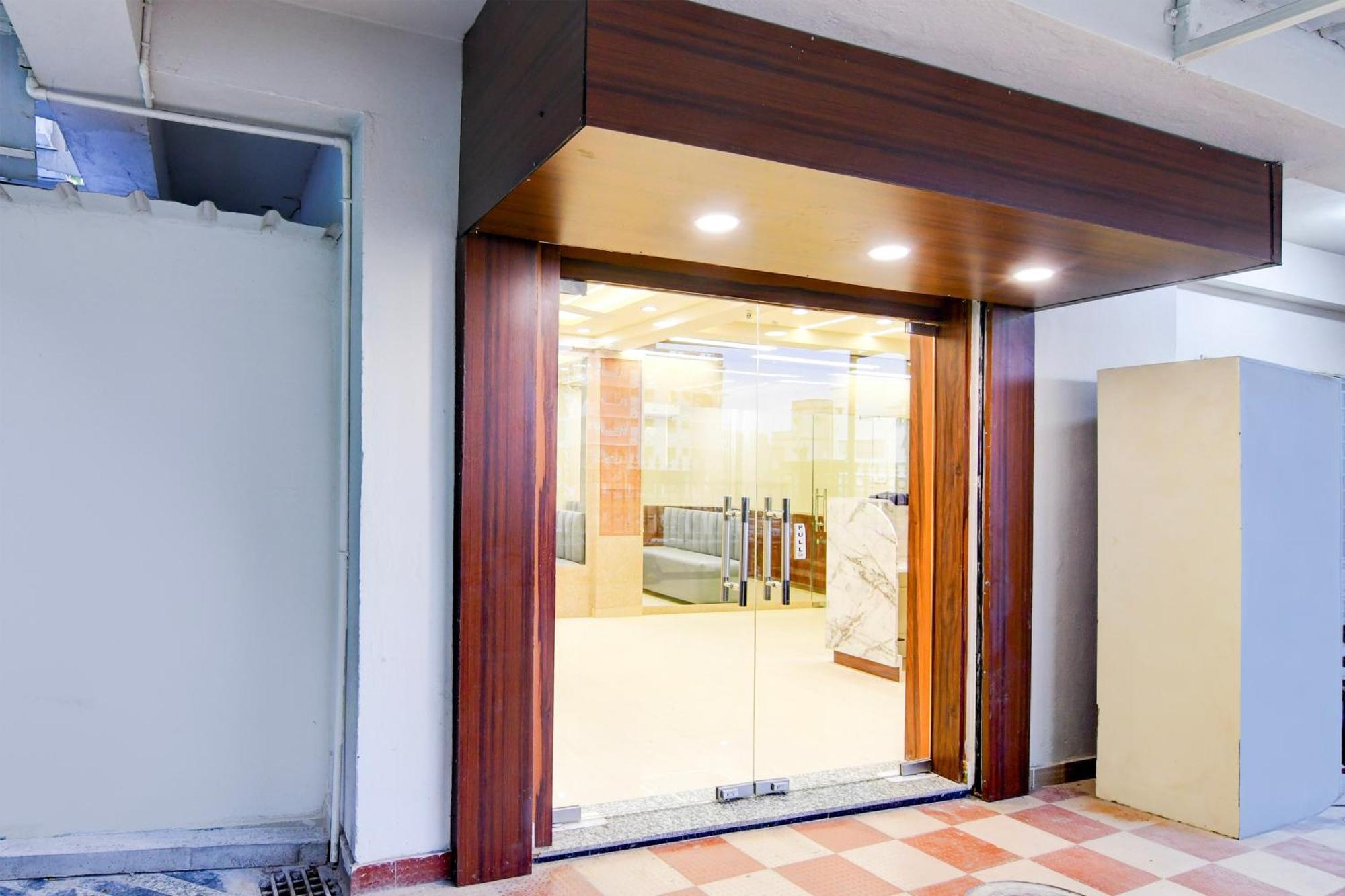 Super Townhouse Kaikhali Near Airport Kalkutta Kültér fotó