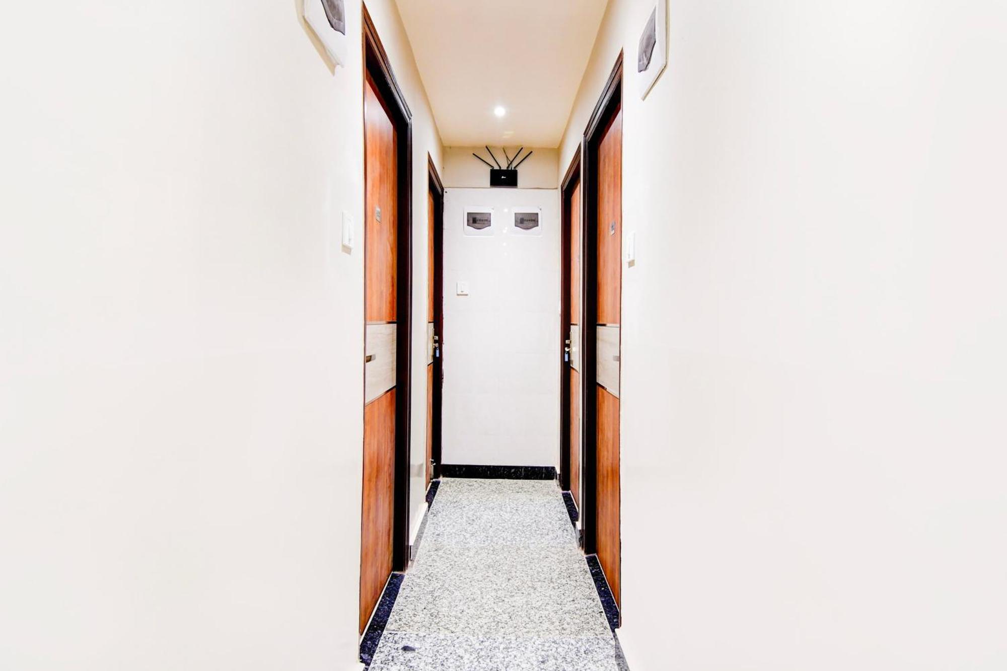 Super Townhouse Kaikhali Near Airport Kalkutta Kültér fotó