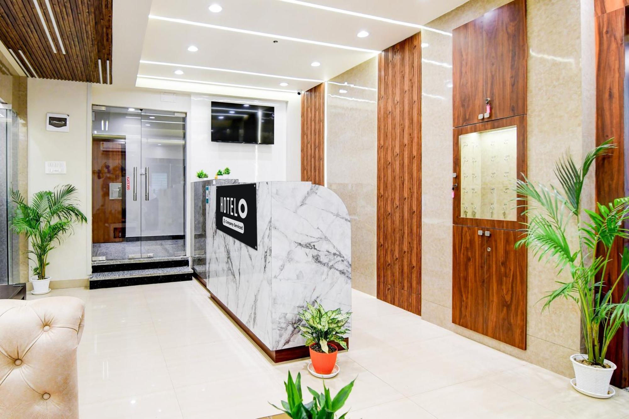 Super Townhouse Kaikhali Near Airport Kalkutta Kültér fotó