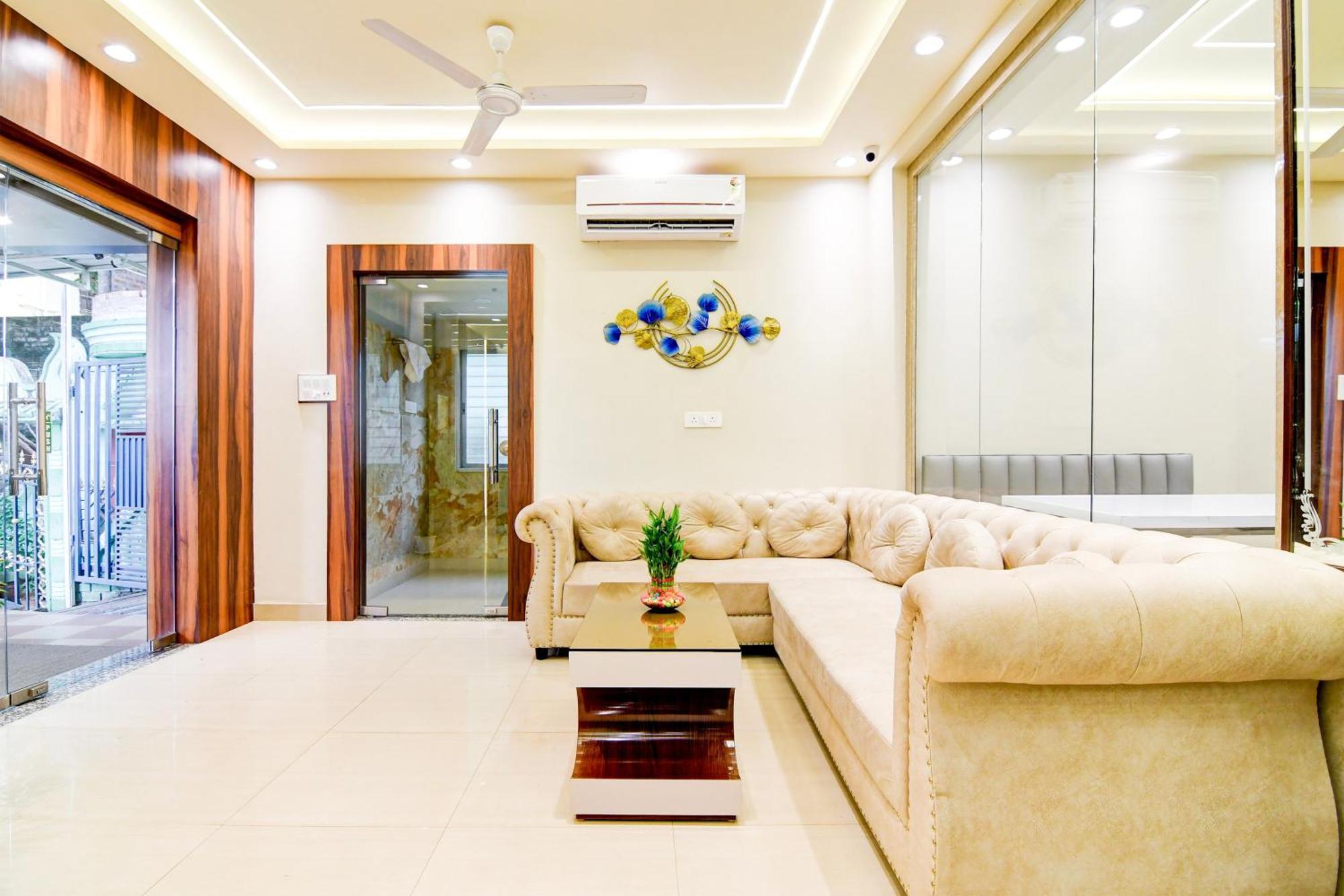 Super Townhouse Kaikhali Near Airport Kalkutta Kültér fotó