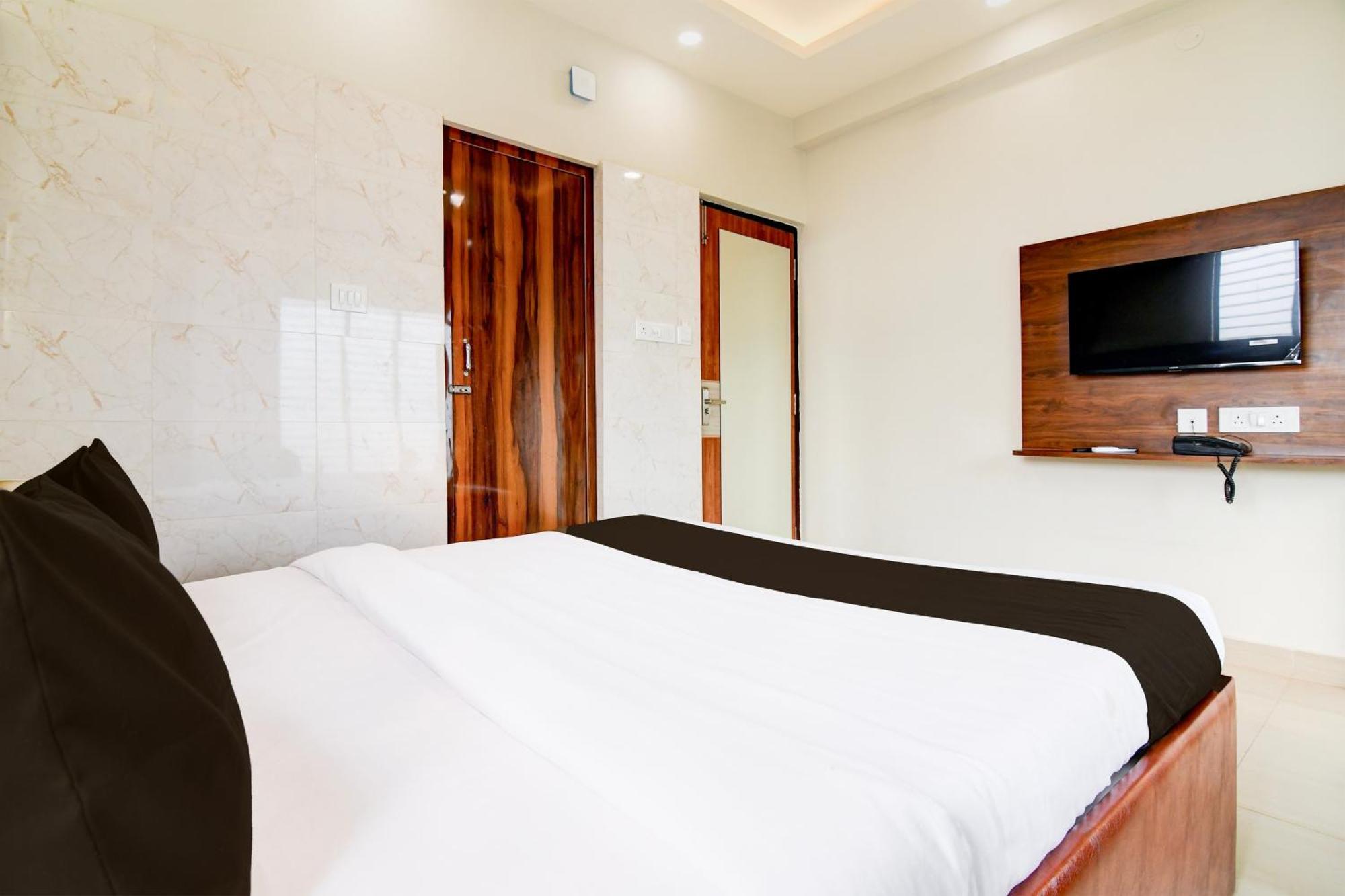 Super Townhouse Kaikhali Near Airport Kalkutta Kültér fotó