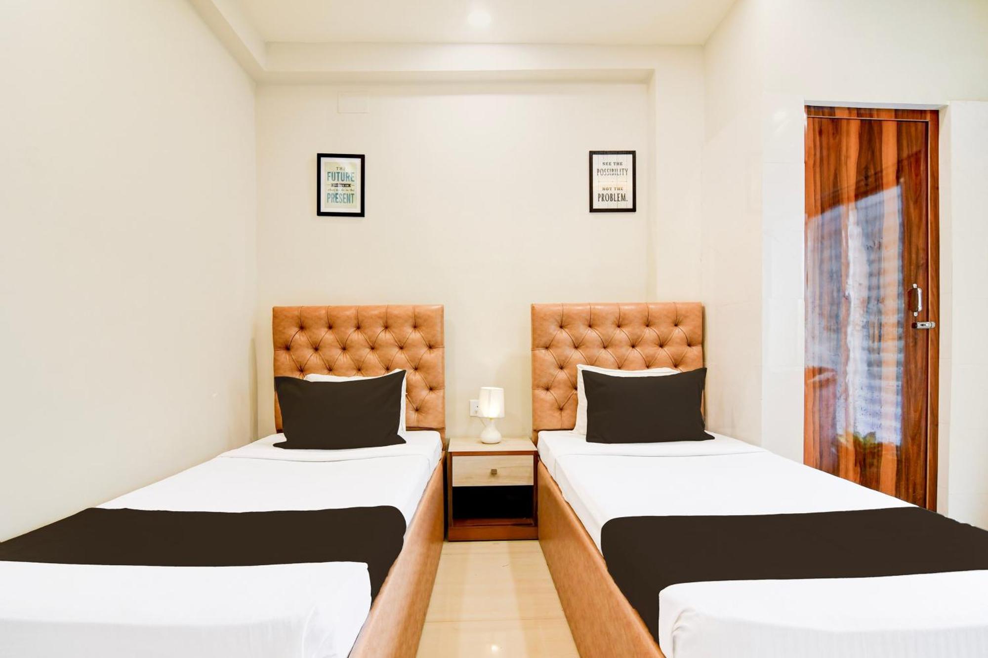 Super Townhouse Kaikhali Near Airport Kalkutta Kültér fotó