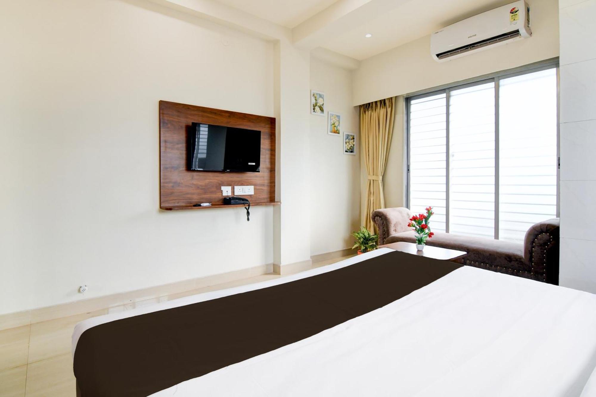 Super Townhouse Kaikhali Near Airport Kalkutta Kültér fotó